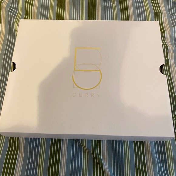 Basketball shoes - Picture 3 of 5